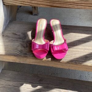 Pink tea toe sandals